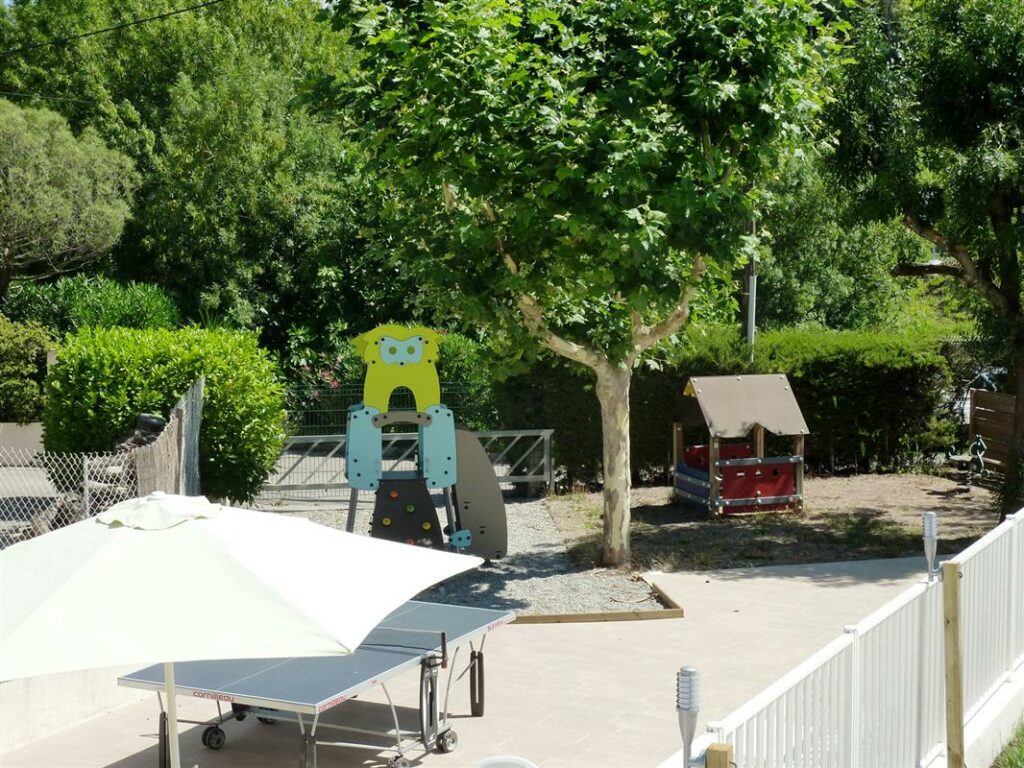 table de ping pong au camping coté mer