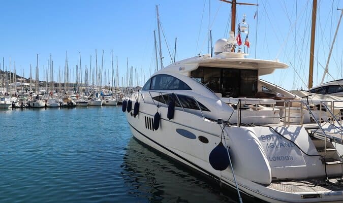 Yacht baie de Cannes